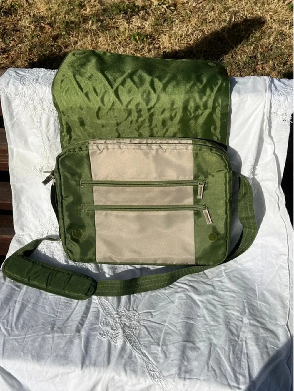 HP green and cream recycled nylon messenger laptop bag